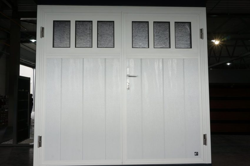 DSC00594 1024x680 - Side hinged garage doors